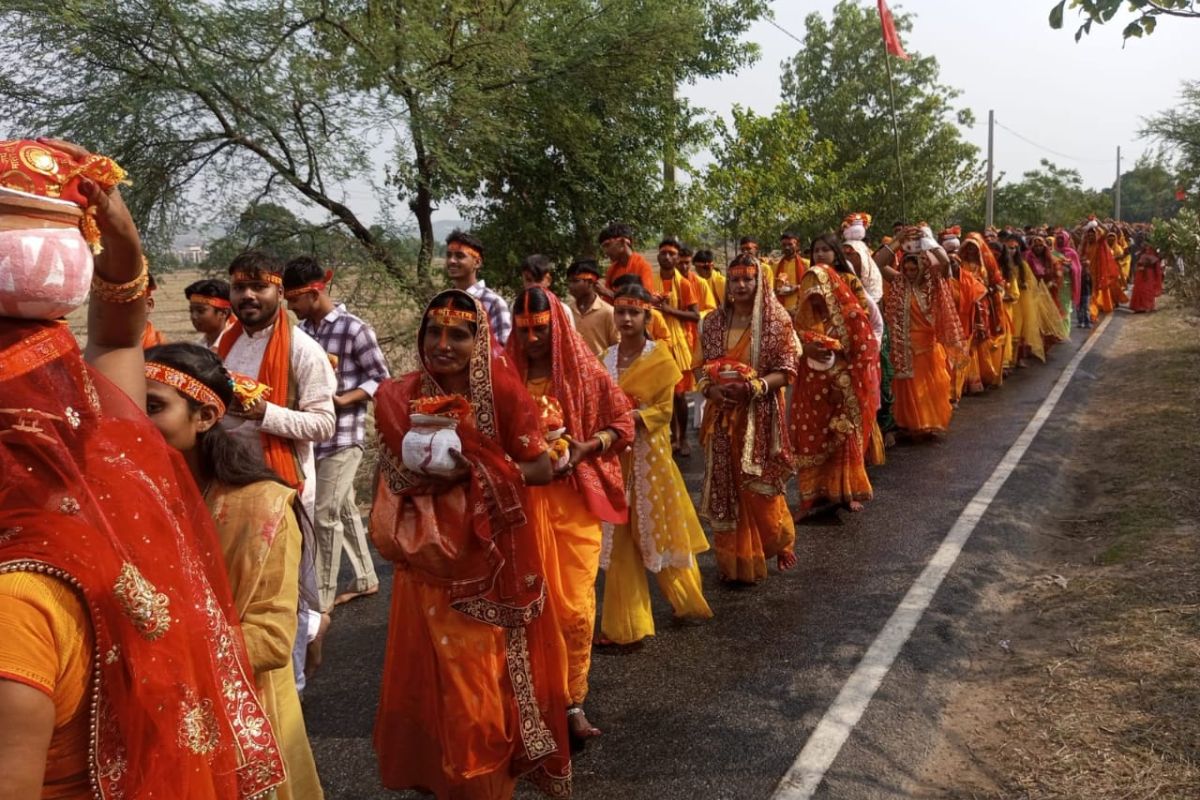औरंगाबद: सलैया में महायज्ञ को लेकर निकली कलश शोभायात्रा, उमड़े श्रद्धालु