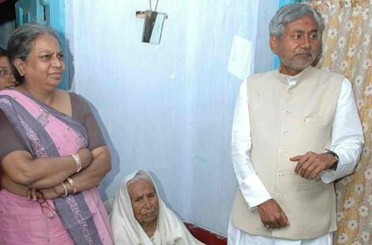 क्या आपने Nitish Kumar की ये 21 साल पुरानी तस्वीर देखी है? मां, पत्नी और बेटे के साथ फुल फैमिली फोटो वायरल