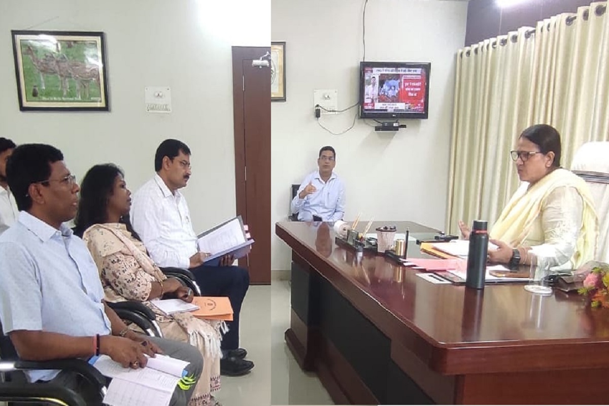 एसआईआर पलामू में समीक्षात्मक बैठक, प्रमंडलीय आयुक्त कुमुद सहाय ने अधिकारियों को दिए आवश्यक निर्देश