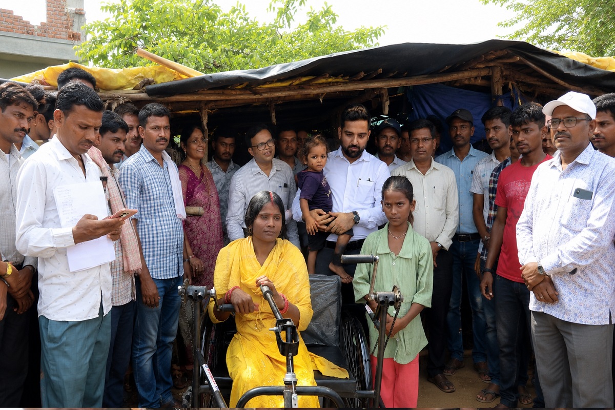 बच्ची की मार्मिक अपील पर पसीजा डीसी का दिल, दिव्यांग दंपति को मिला अंबेडकर आवास का तोहफा