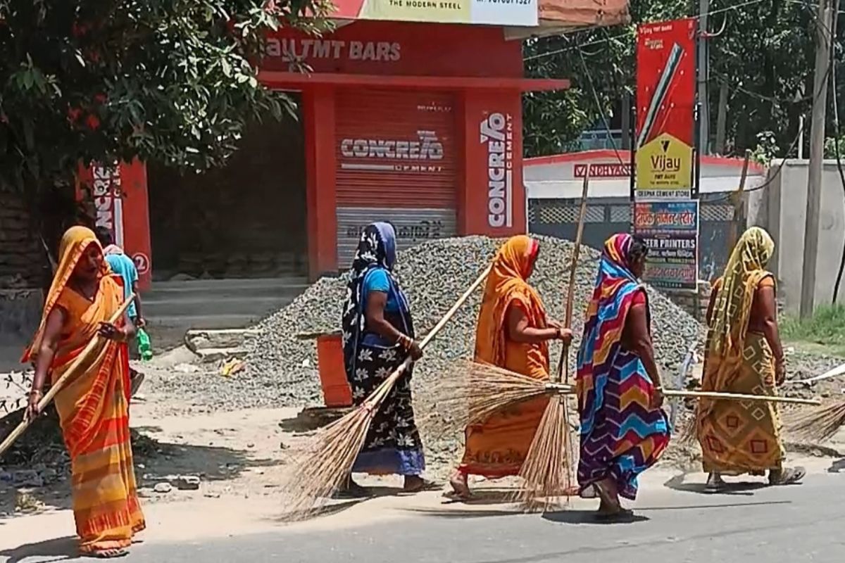 सारण में सफाई कर्मियों की हड़ताल खत्म, दो दिनों से इस कारण कर रहे थे आंदोलन, जानिए पूरा मामला
