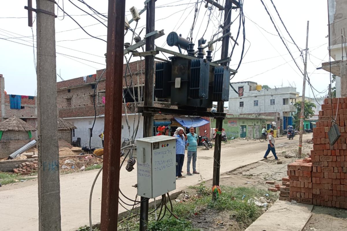 मढ़ौरा में भीषण गर्मी में जला ट्रांसफॉर्मर,घंटों बाधित रही बिजली, जानिए कब बहाल होगी सप्लाई