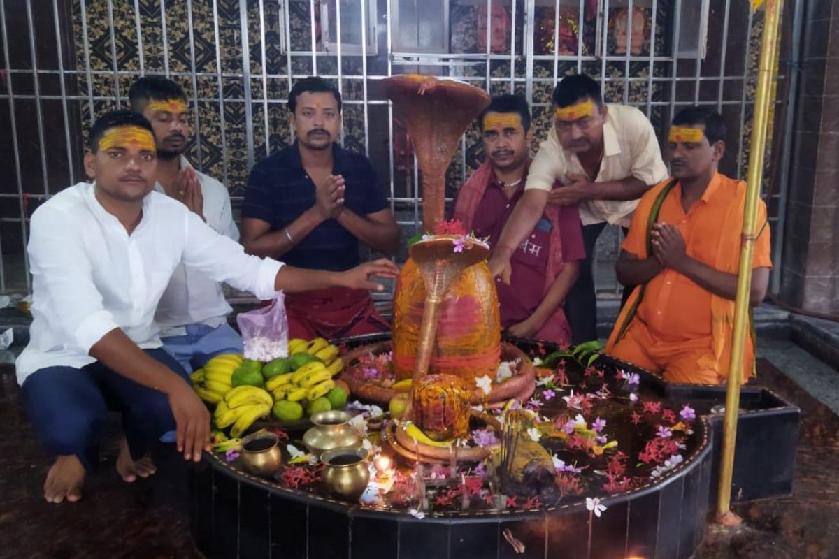 गया जी में जेठ पूर्णिमा पर उमड़ी आस्था, डाक कांवरिया संघ ने बाबा बैजुधाम में किया जलाभिषेक