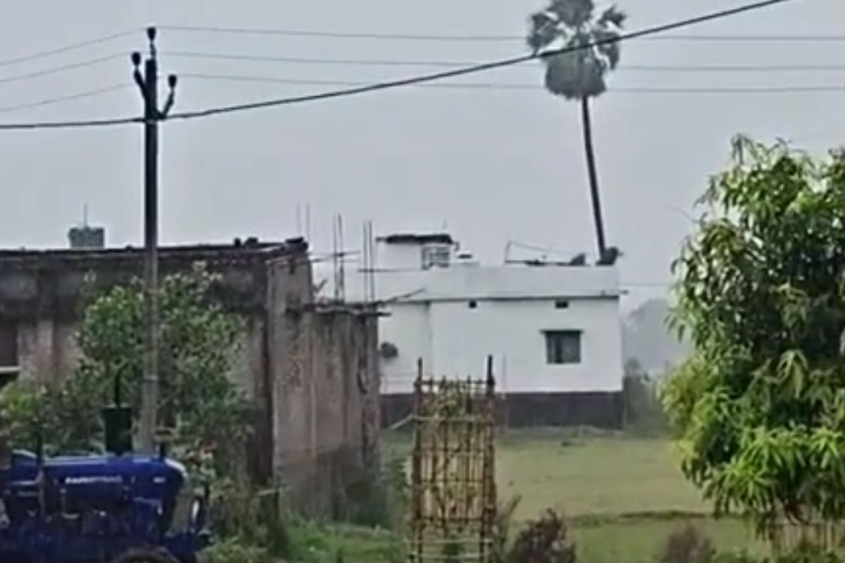 सारण में झमाझम बारिश से बदला मौसम का मिजाज, भीषण गर्मी से मिली राहत, किसानों के खिले चेहरे