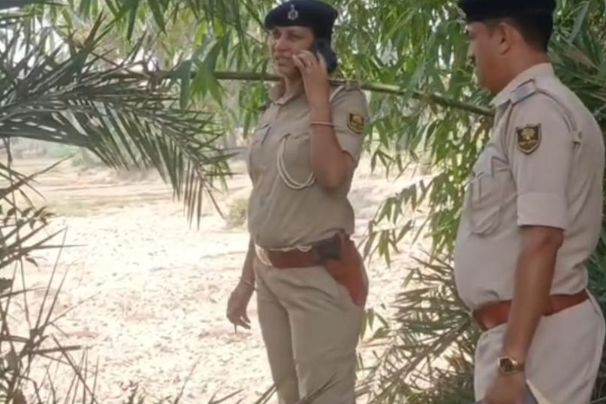 विदेश से सीवान लौटे इकलौते बेटे की संदिग्ध मौत, घर के पास मिला शव, शरीर पर चोट के निशान