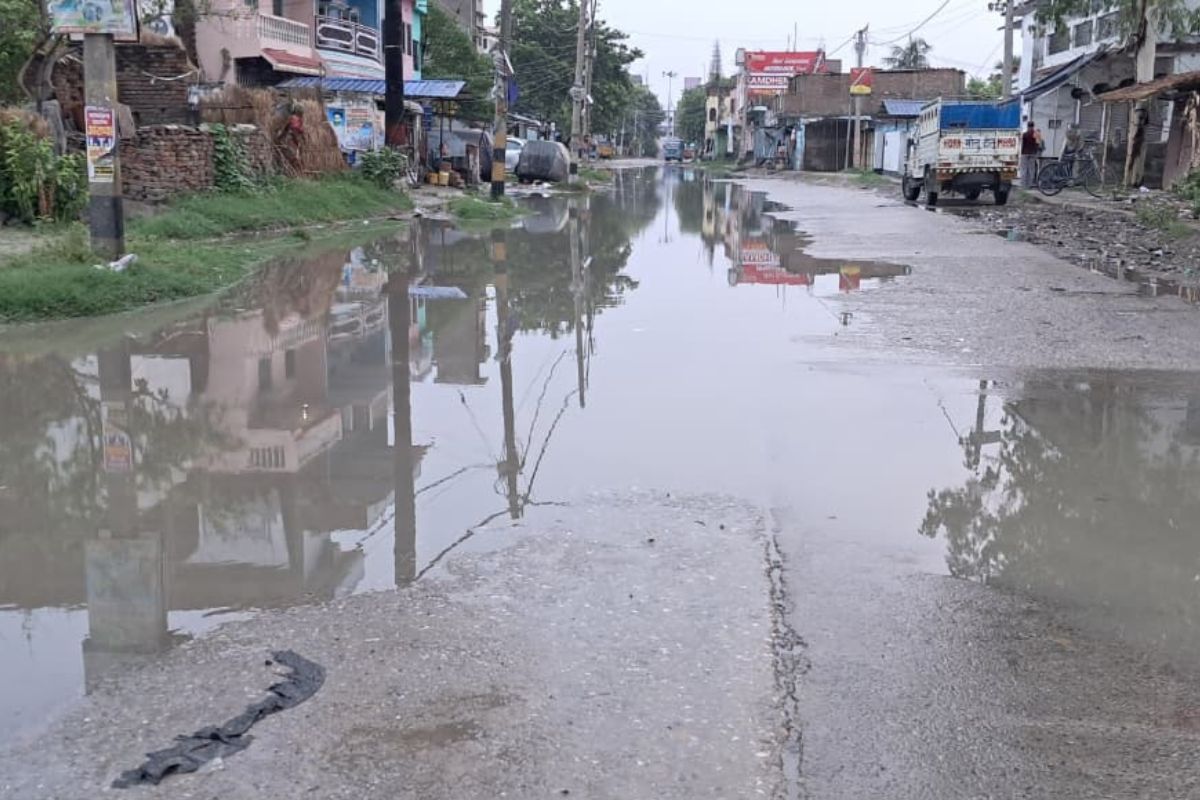 तरैया में बदला मौसम का मिजाज, रातभर हुई बारिश ने गर्मी से दिलाई राहत, कई सड़कों पर जलजमाव
