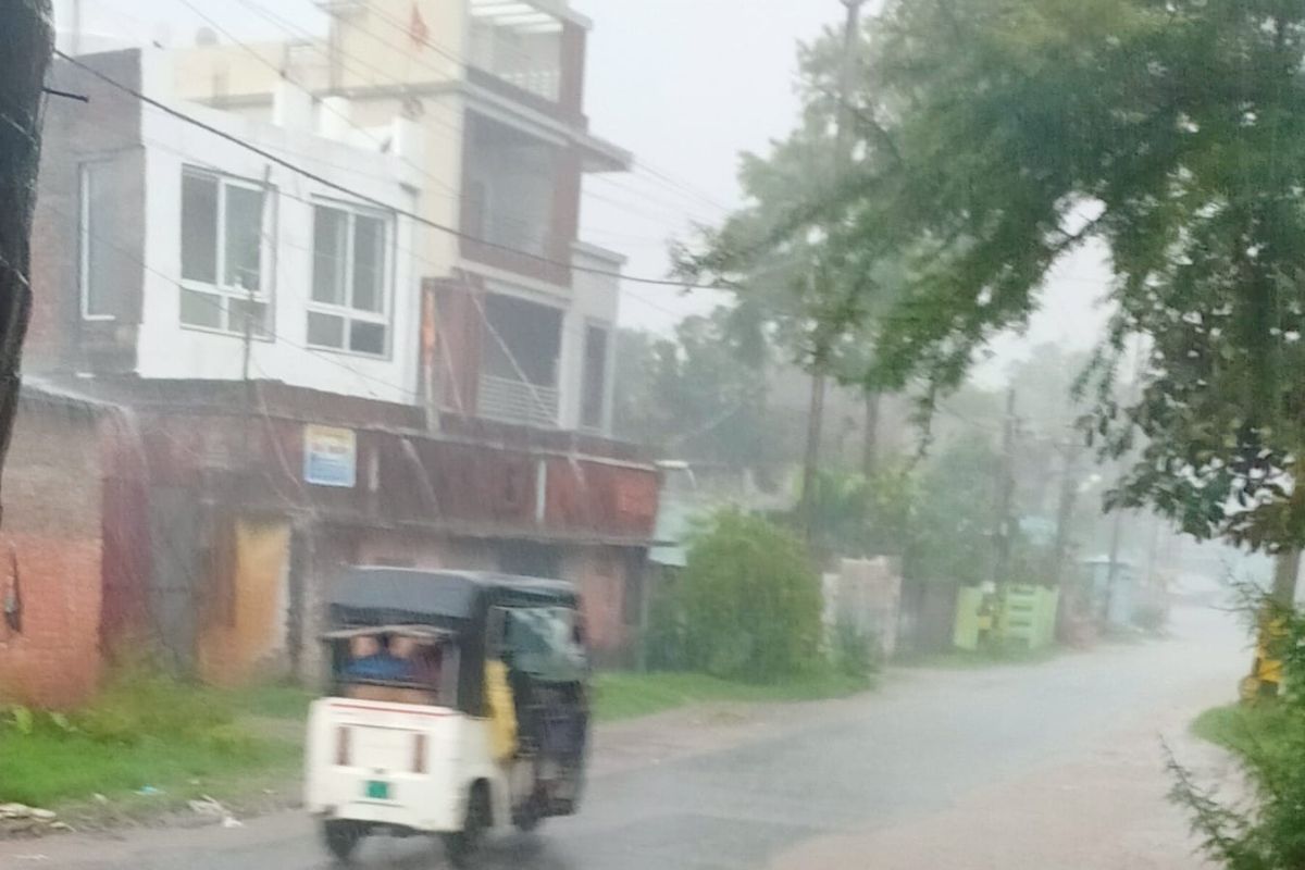 पूर्णिया में झमाझम बारिश से मौसम हुआ सुहाना, 72 घंटे का अलर्ट जारी
