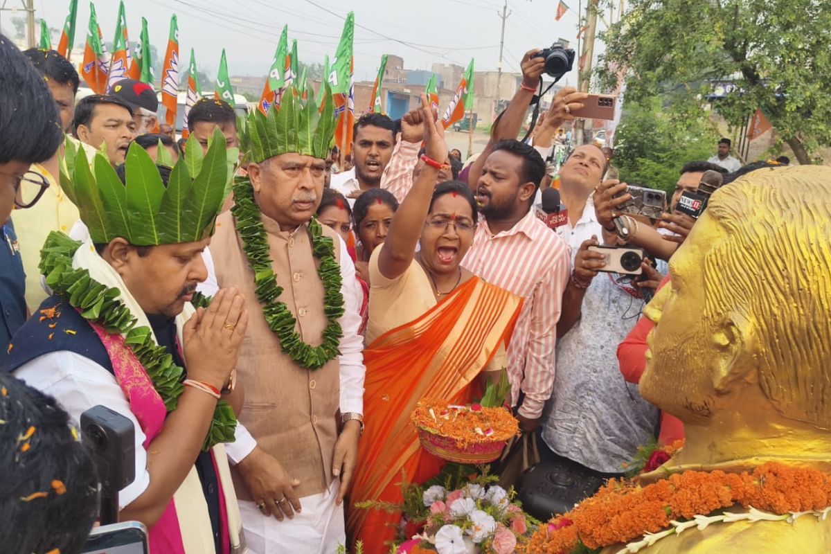 रामगढ़ पहुंचे भाजपा राष्ट्रीय अध्यक्ष नितिन नवीन, ढोल-नगाड़ों के साथ हुआ जोरदार स्वागत