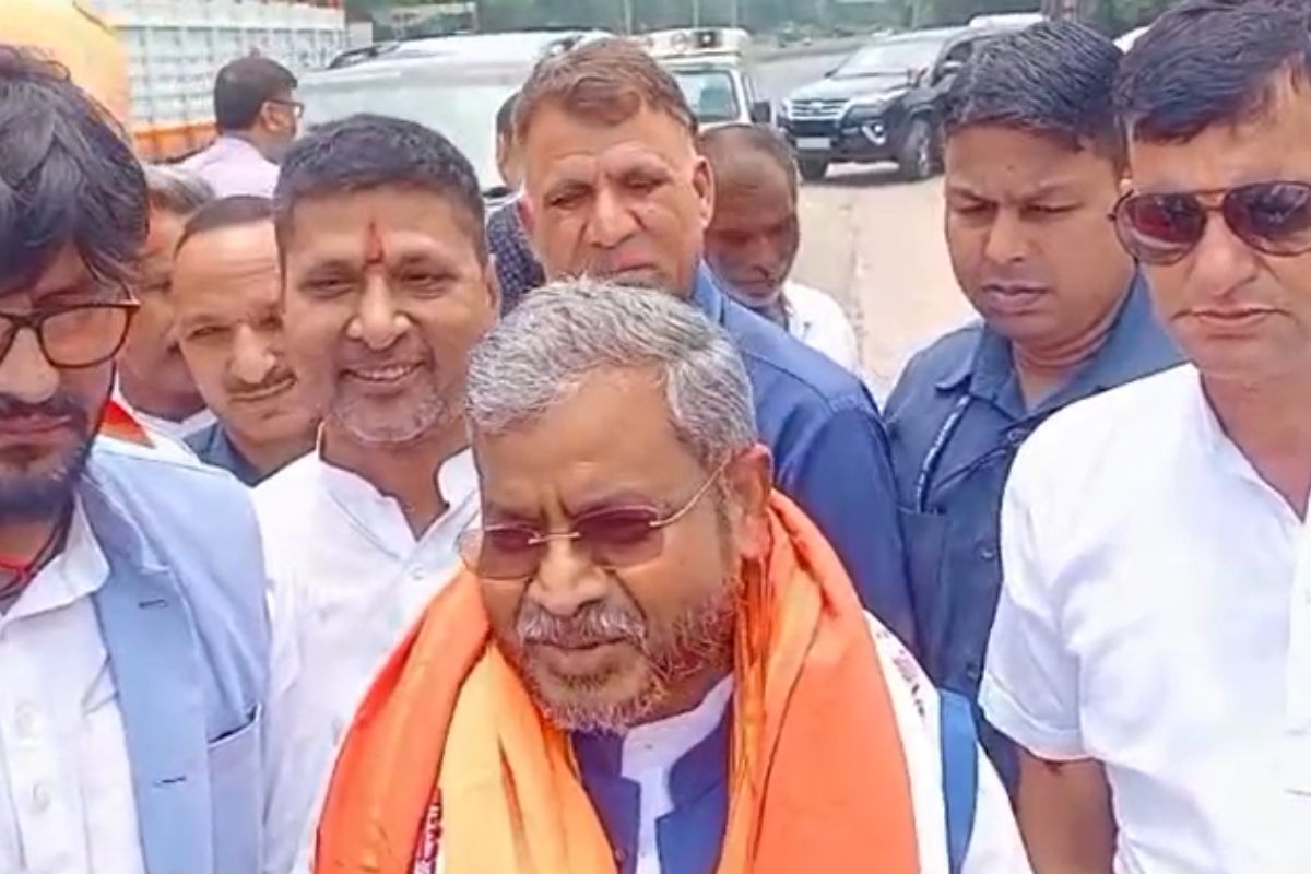 रामगढ़ में चार युवकों की मौत के बाद पीड़ित परिवारों से मिलने पहुंचे बाबूलाल मरांडी