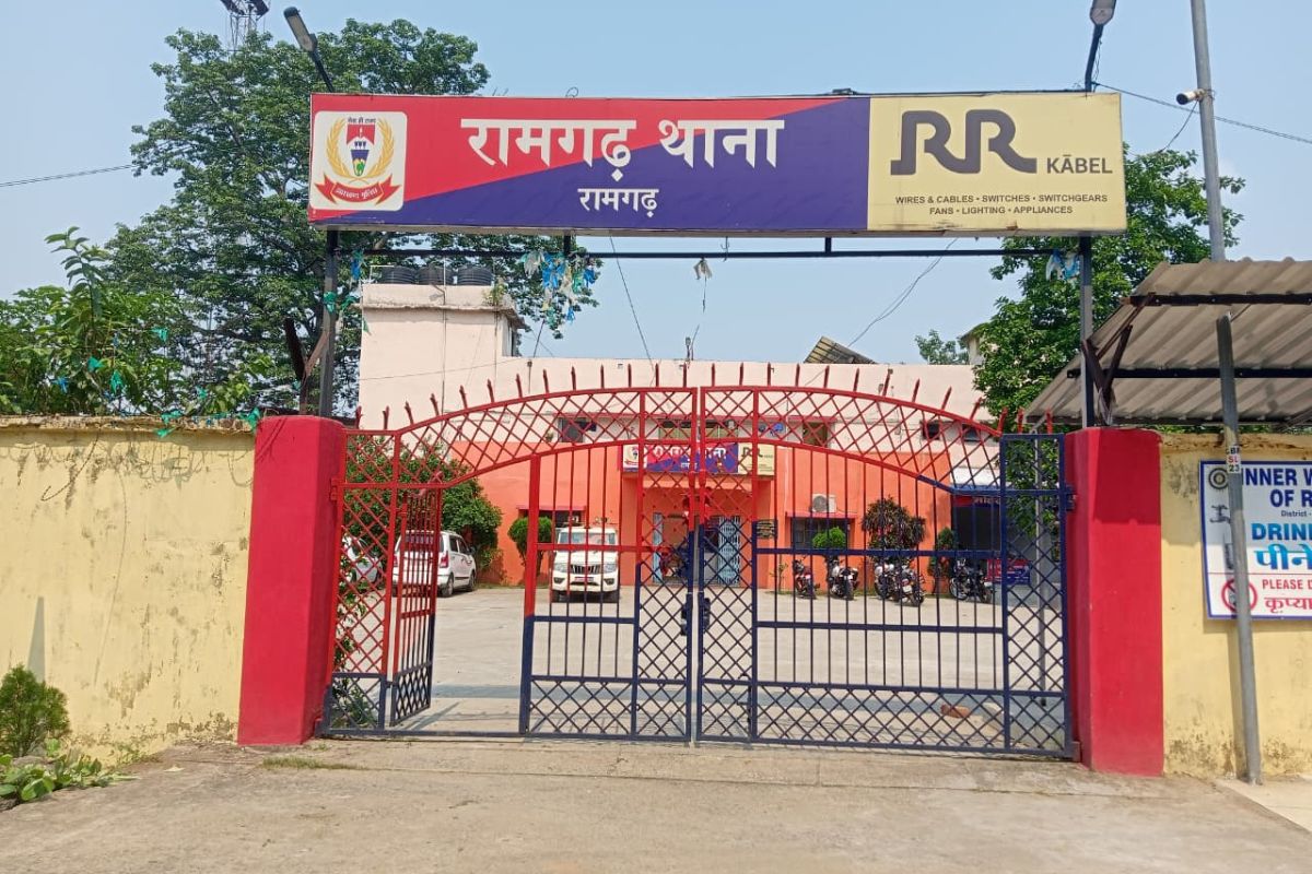 Ramgarh: एसडीएम संतोष गुप्ता के आवास में चोरी, ताला तोड़कर नकदी व सामान ले उड़े बदमाश