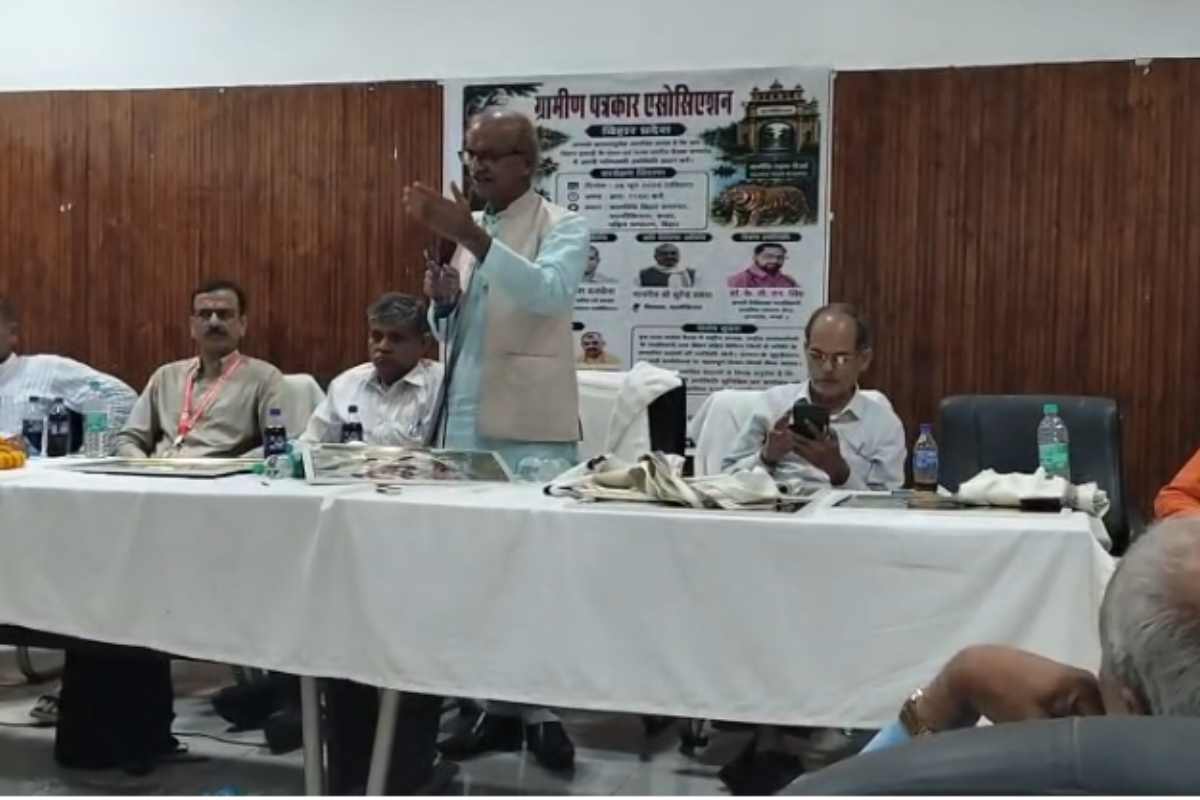 Rural Journalists Association: बगहा में ग्रामीण पत्रकार एसोसिएशन की बिहार इकाई का गठन, डॉ. अरविंद बने प्रदेश अध्यक्ष