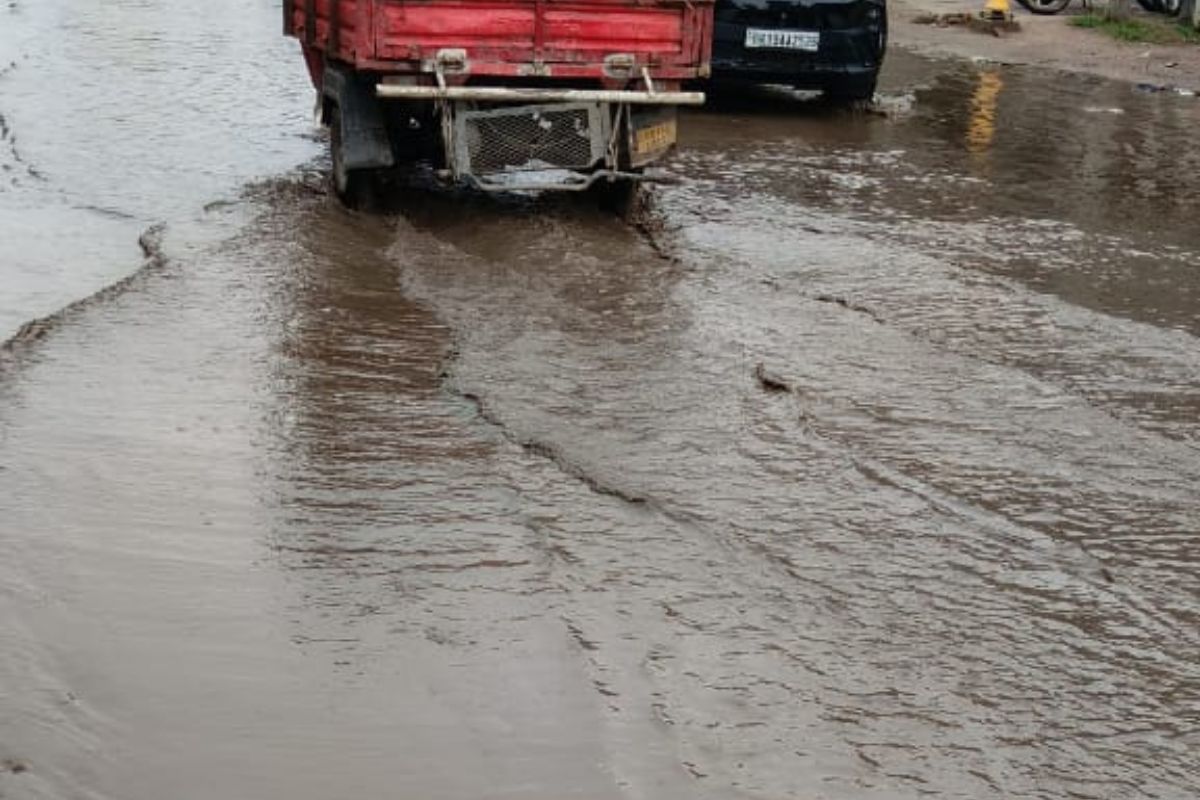 झमाझम बारिश से सहरसा डूबा, अधिकांश वार्डों में जलजमाव, किसानों के चेहरे पर लौटी मुस्कान