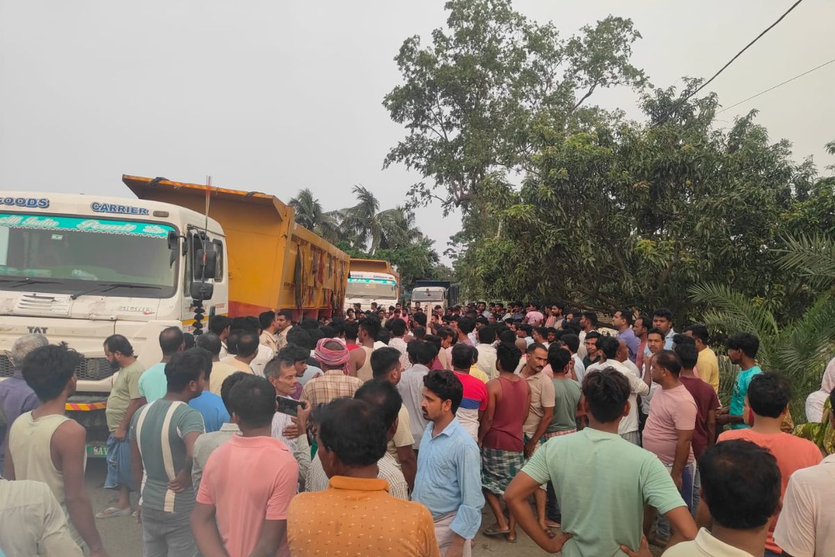 साहिबगंज सड़क हादसा: फरक्का से लौट रहे एक ही परिवार के 3 लोगों की ट्रेलर की चपेट में आने से मौत
