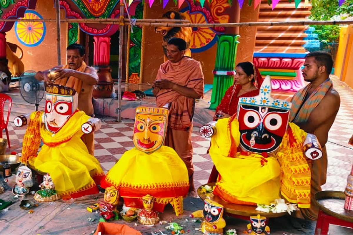 खरसावां में 108 कलश जल से हुआ महाप्रभु का महास्नान, जय जगन्नाथ के जयघोष से गूंजा हरिभंजा
