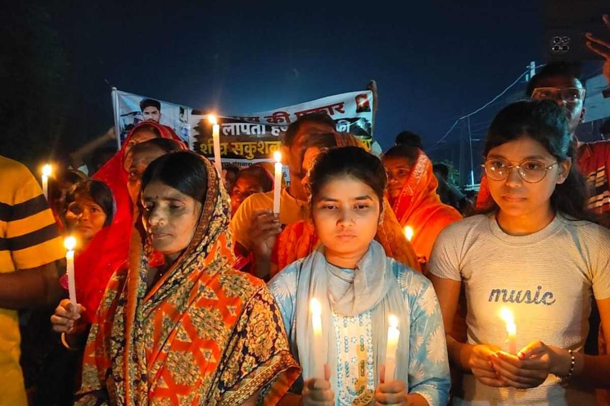 सीतामढ़ी: 12 मई से गायब हर्ष का नहीं मिला सुराग, एसपी-डीएम से गुहार के बाद निकाला कैंडल मार्च