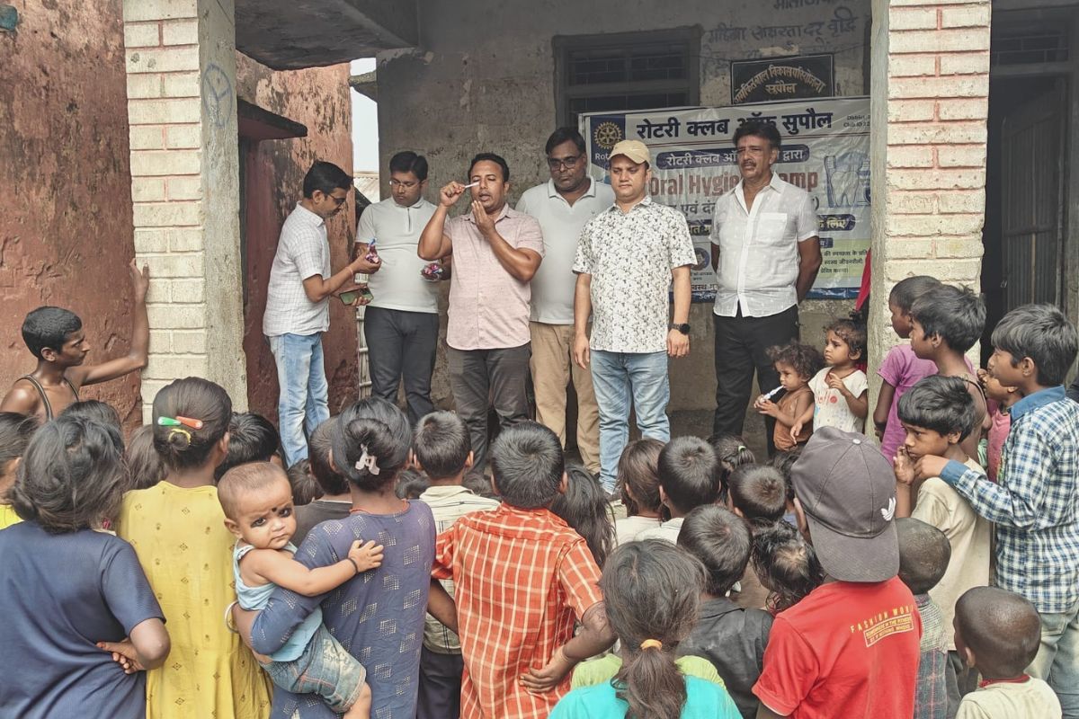 सुपौल में महादलित बस्ती के 150 बच्चों को मिला डेंटल किट, स्वस्थ मुस्कान का सिखाया गया मंत्र