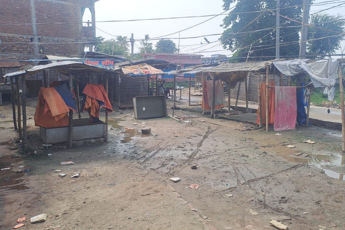 सुपौल में मछली हाट बना गंदगी का अड्डा, दुर्गंध से परेशान लोगों ने नगर प्रशासन को घेरा