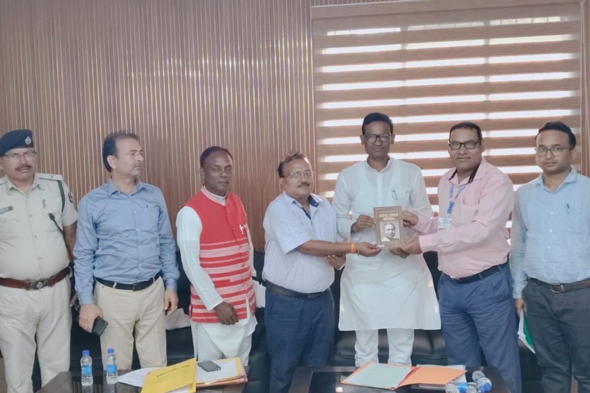 सुपौल के जनजातीय बस्तियों में पहुंचे आयोग के उपाध्यक्ष सुरेंद्र उरांव, लोगों से किया सीधा संवाद