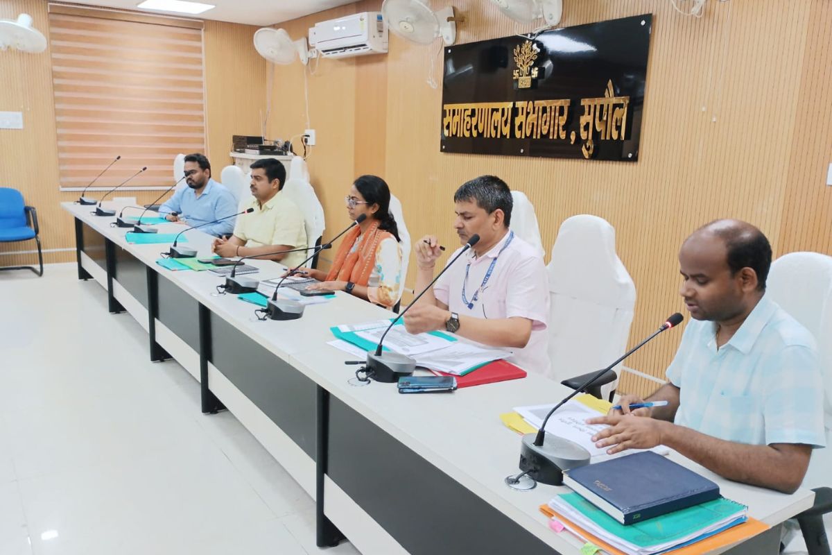सुपौल में शिक्षा व्यवस्था को लेकर DM सख्त, नामांकन से लेकर FRS रजिस्ट्रेशन तक दिए बड़े निर्देश