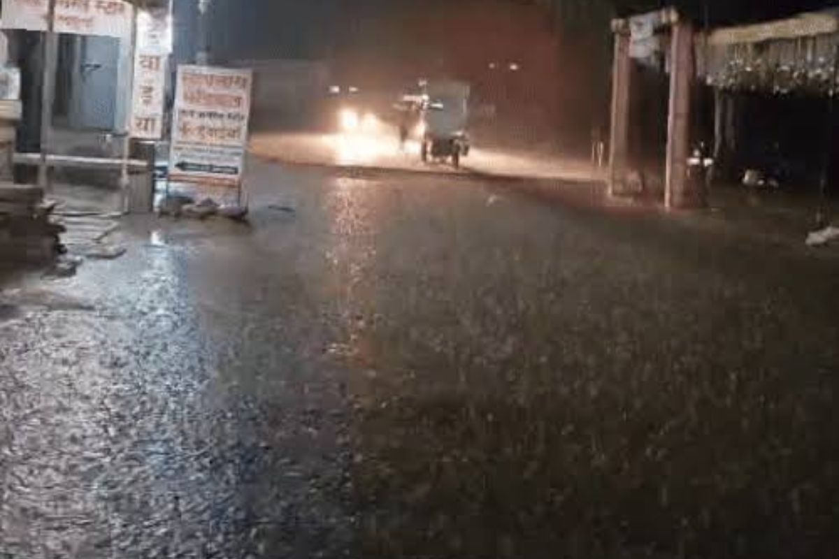 सुपौल में आधी रात झमाझम बारिश से मिली राहत, जलजमाव और बिजली संकट ने बढ़ाई परेशानी