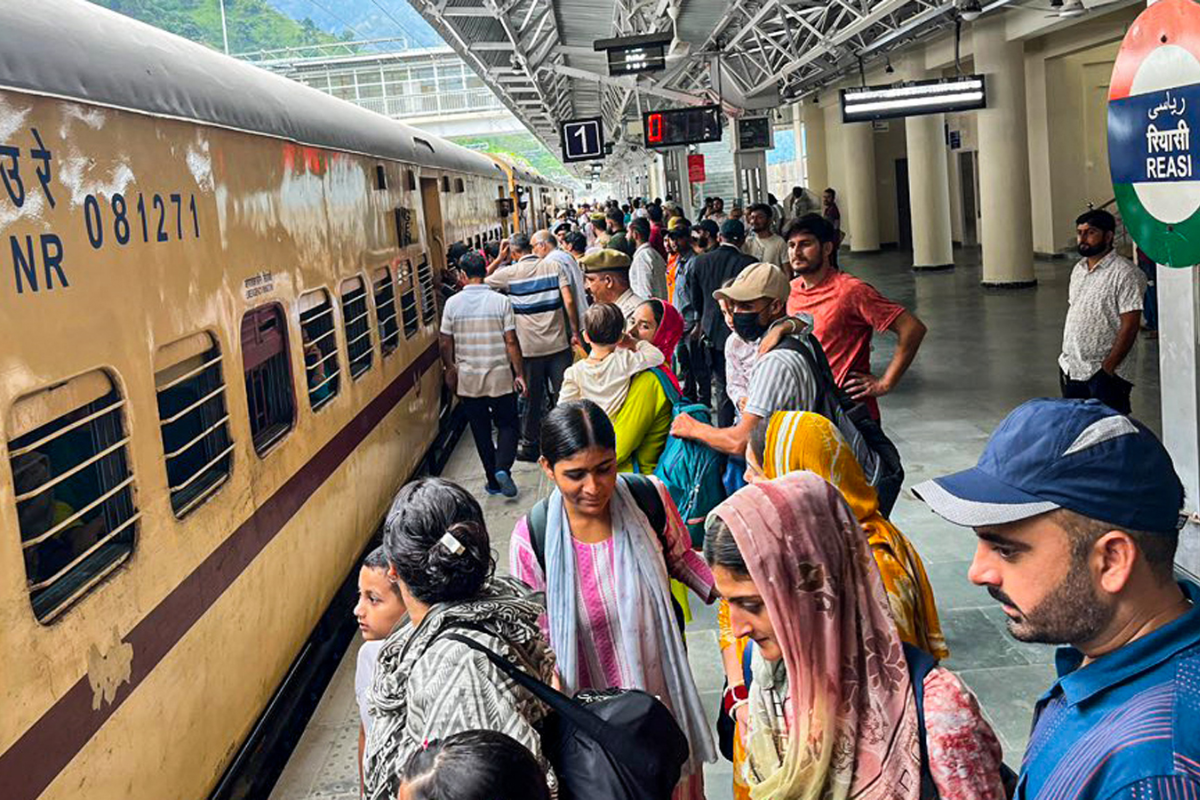 पटना में अब चलती ट्रेन में भी बुक करा सकेंगे कंफर्म बर्थ, यात्रियों को मिलेगी बड़ी राहत