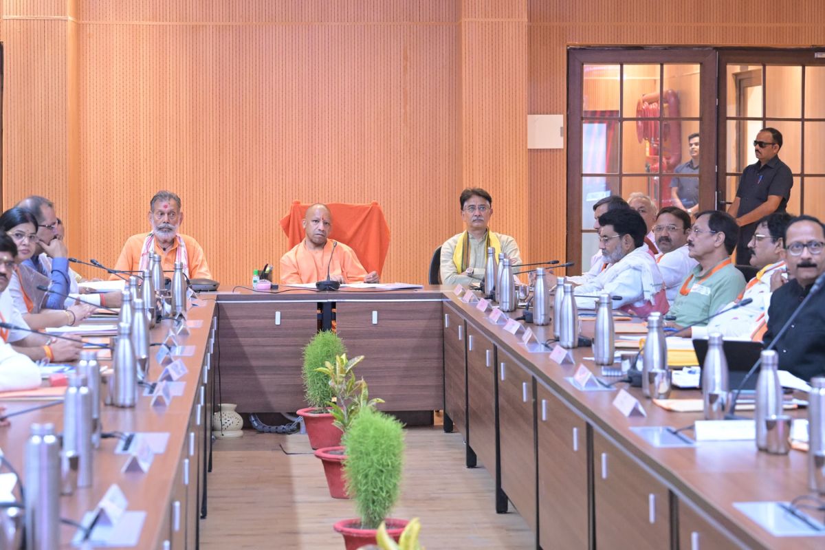 सीएम योगी का बड़ा फैसला, आयुष्मान कार्ड की दिक्कतों के लिए अब नहीं लगाने होंगे राजधानी के चक्कर