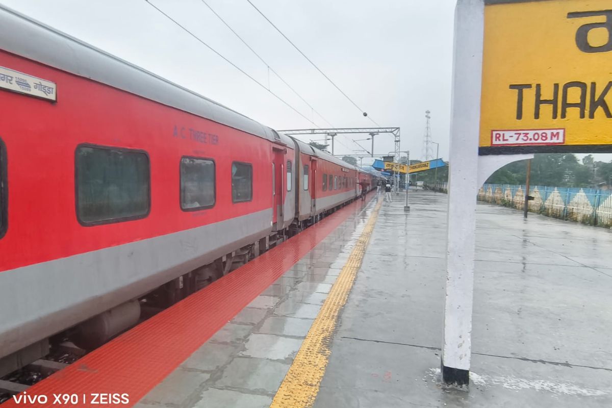 कटिहार में रेल कार्य से ट्रेनों का रूट बदला, पूर्णिया-ठाकुरगंज होकर गुजरीं कई एक्सप्रेस ट्रेनें
