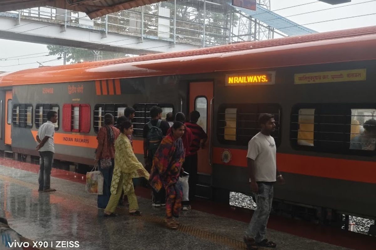कटिहार जंक्शन पर काम का असर, गरीब नवाज और अमृत भारत एक्सप्रेस डायवर्ट