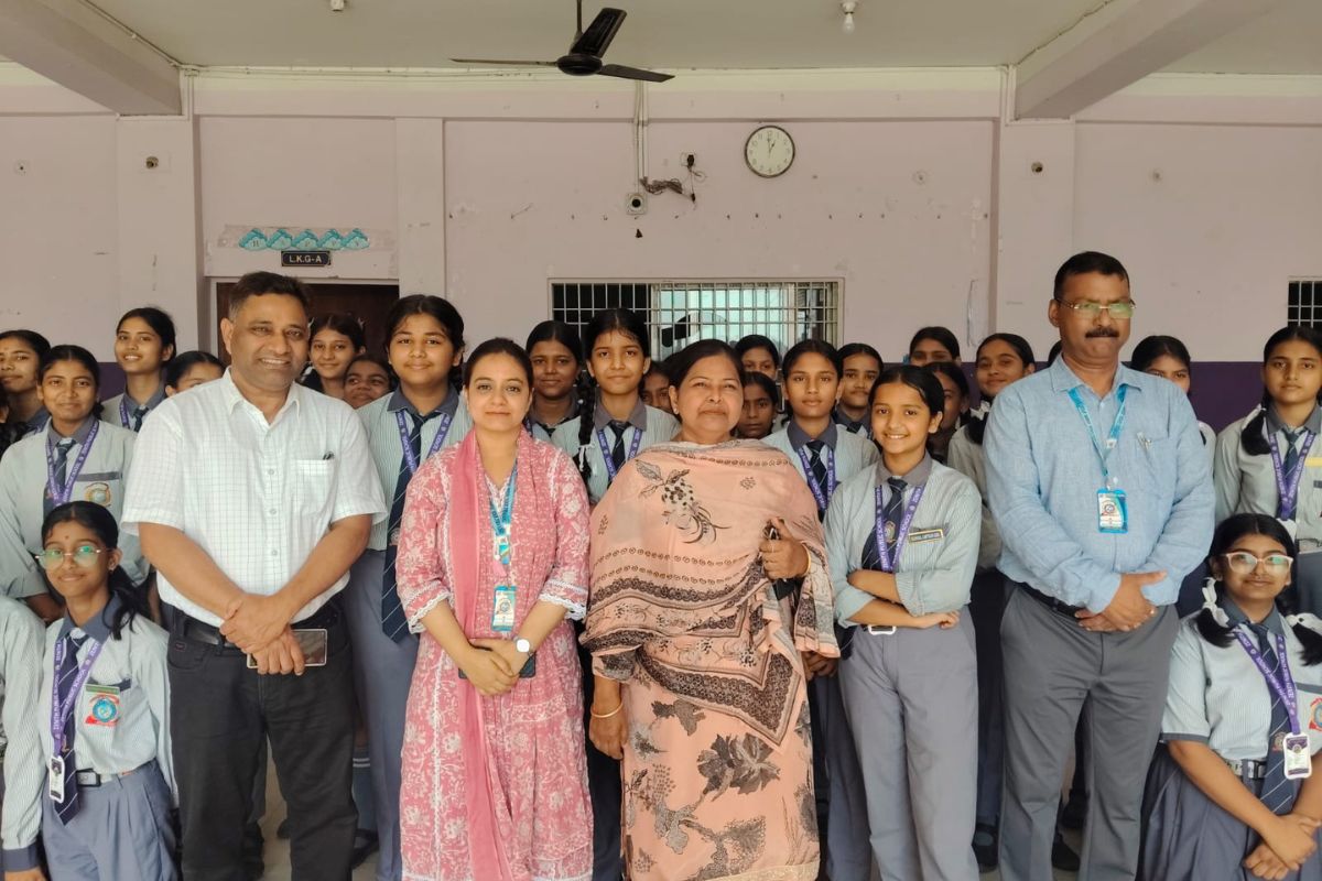 जेनिथ पब्लिक स्कूल में छात्राओं के लिए पॉक्सो एक्ट व किशोरावस्था जागरूकता कार्यक्रम