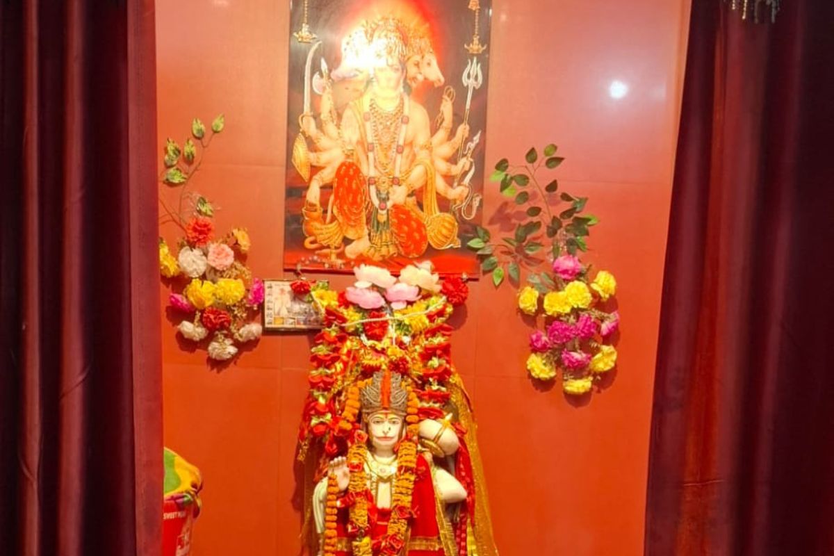 नीम और पीपल की छांव में विराजे हैं बजरंगबली, टैक्सी स्टैंड रोड का बागेश्वरधाम मंदिर बना आस्था का बड़ा केंद्र