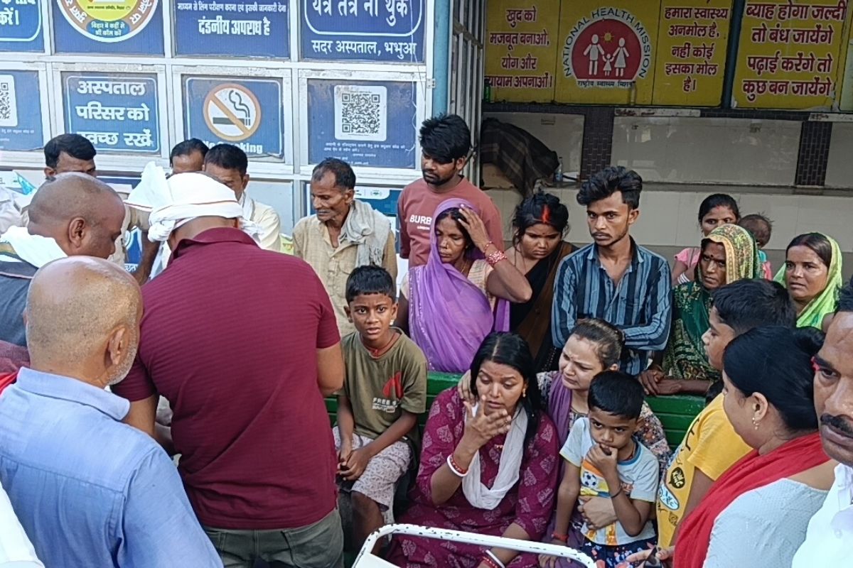 कैमूर: स्कूल जाने के दौरान हादसा, ट्रक की चपेट में आने से एचएच की मौत, एक अन्य शिक्षक गंभीर