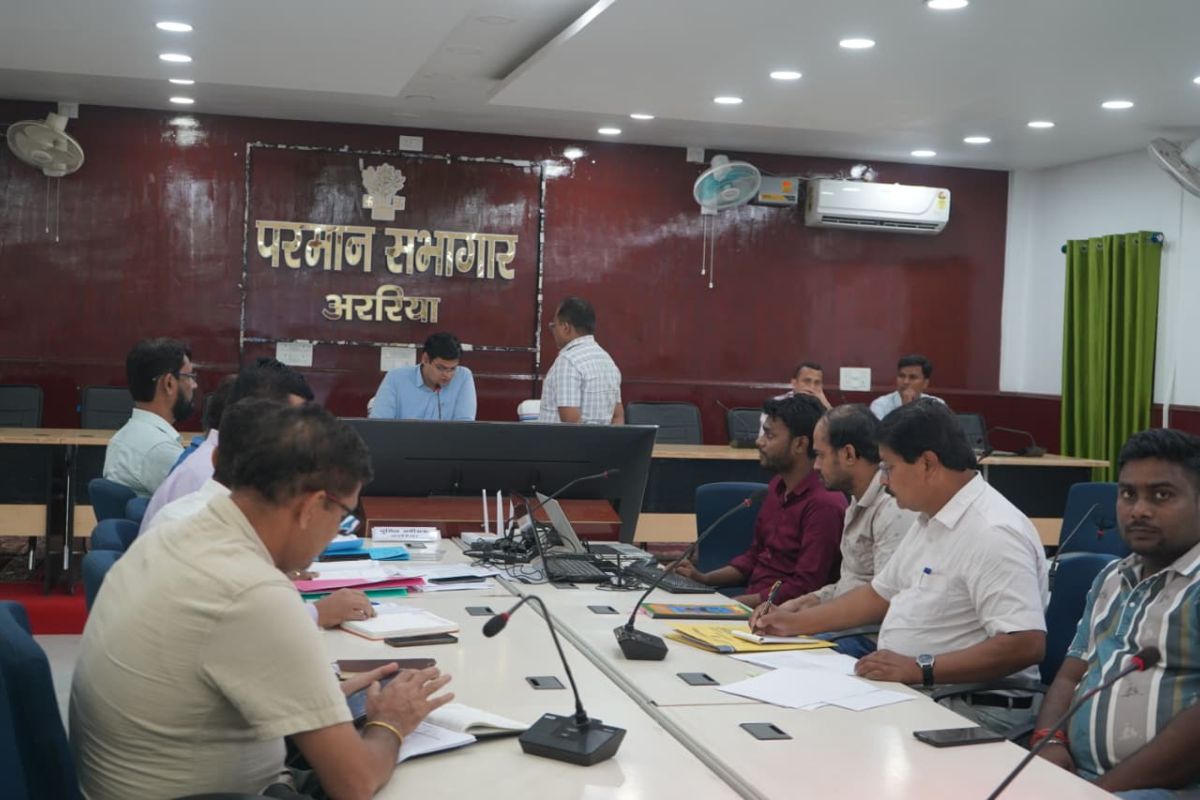 अररिया में जन वितरण प्रणाली को पारदर्शी बनाने की कमान: DM ने की समीक्षा बैठक