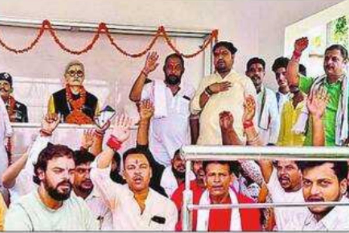 अरवल में ब्रह्मेश्वर मुखिया को श्रद्धांजलि, समर्थकों ने 14वीं शहादत दिवस पर किया नमन