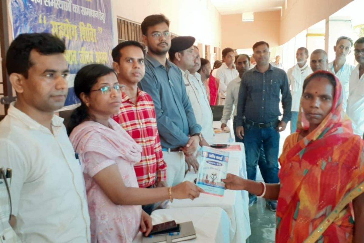 राजापाकर प्रखंड में पंचायत स्तर पर आयोजित सहयोग शिविर में उमड़ी लोगों की भीड़, कई आवेदनों का ऑन-द-स्पॉट निपटारा