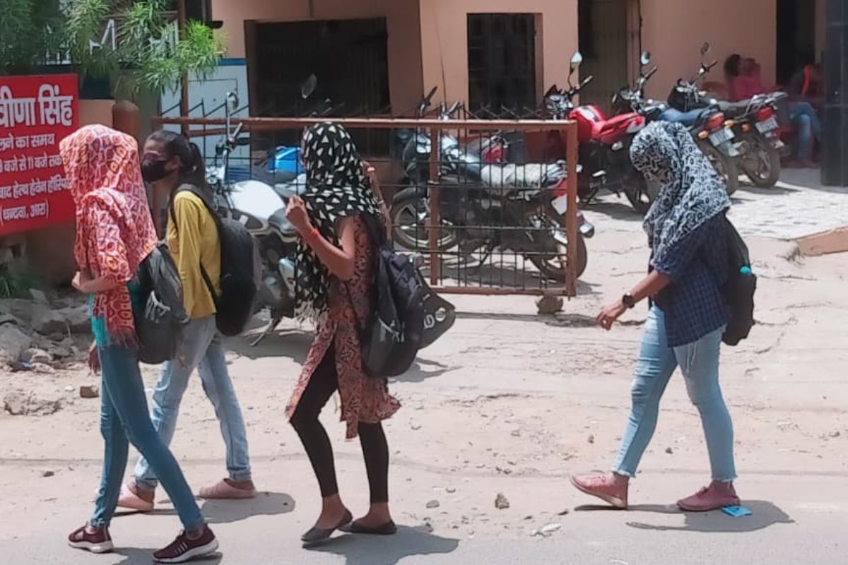 आफत की गर्मी : 44 डिग्री पारा से झुलस रहे लोग, सूर्य की किरणों से बरस रही आग