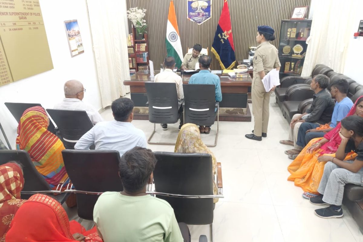 छपरा में जनसुनवाई कार्यक्रम आयोजित, एसएसपी ने संबंधित अधिकारियों को दिए दिशा-निर्देश