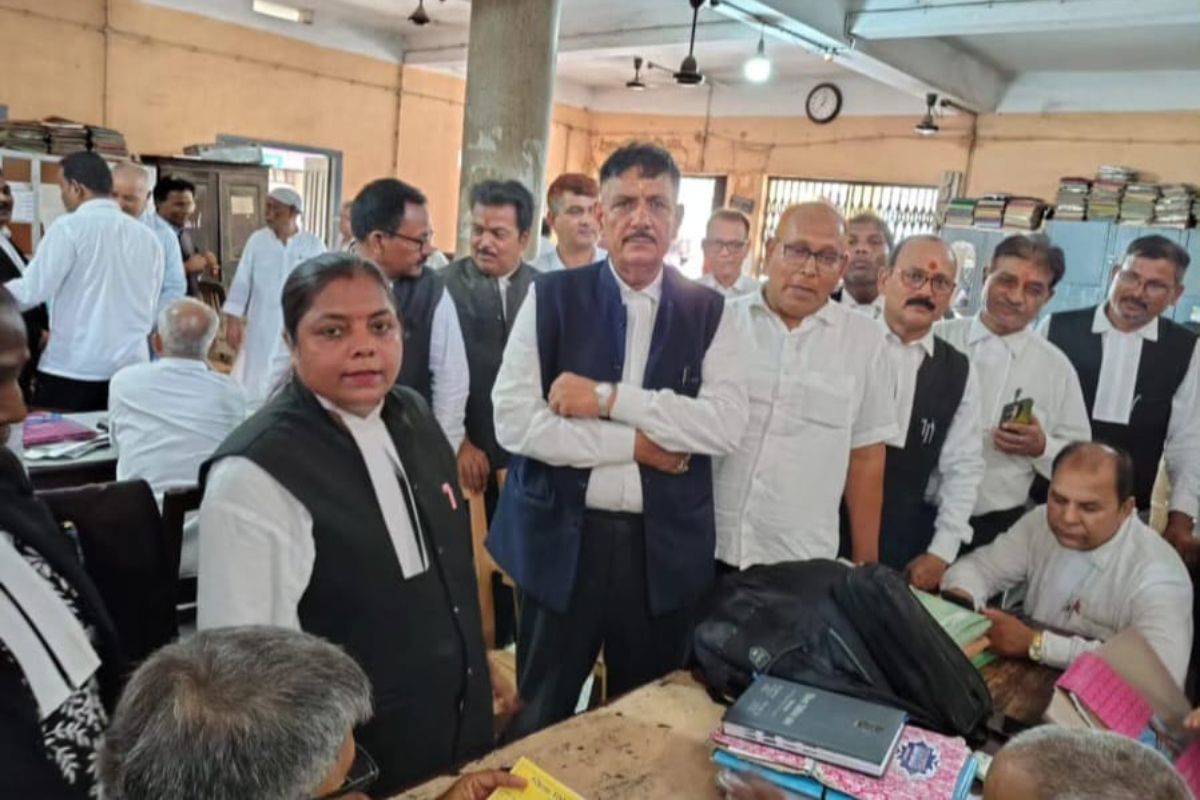 गोपालगंज जिला विधिज्ञ संघ चुनाव की तस्वीर साफ, चुनावी मैदान में 58 उम्मीदवार