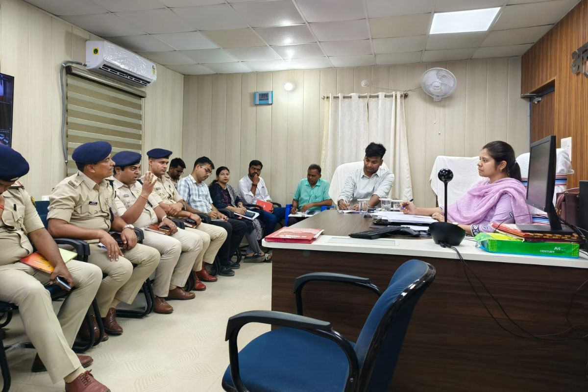 भू-समाधान पोर्टल पर नियमित अपडेट का निर्देश, शेखपुरा में अतिक्रमण हटाने को लेकर समीक्षा बैठक