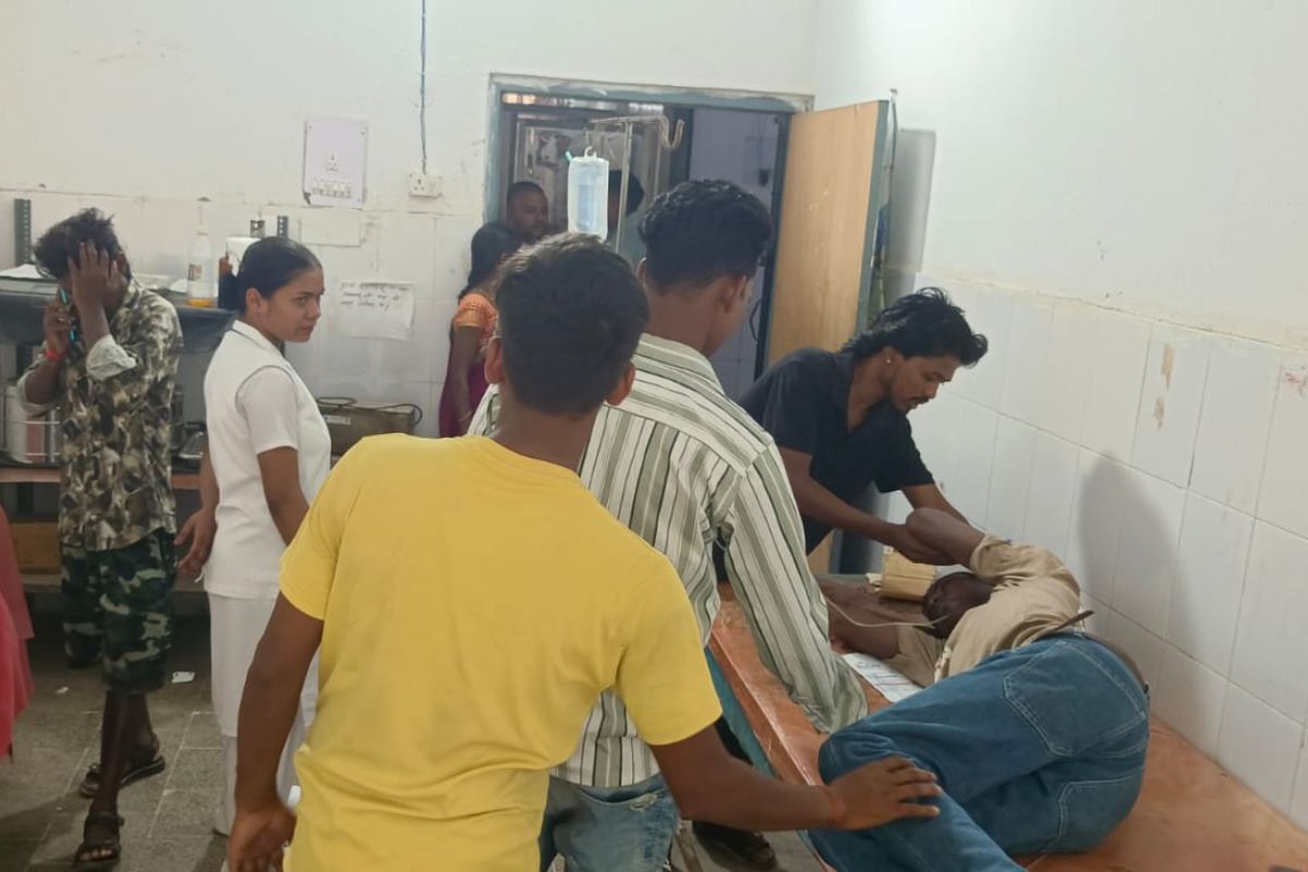 वन विभाग कार्यालय में छंटाई कार्य के दौरान मजदूर घायल, नवादा रेफर
