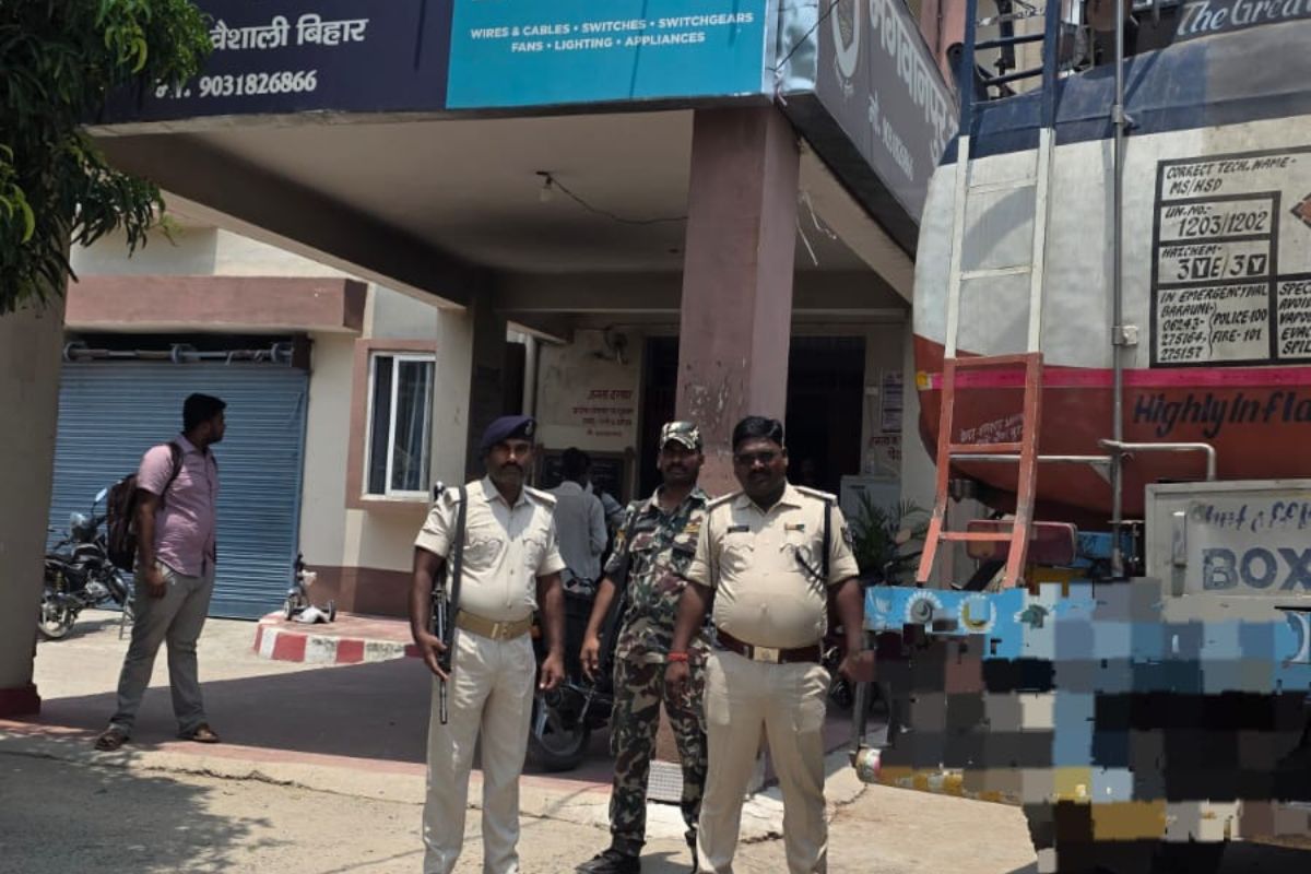 बिहार पुलिस की शराब माफिया के खिलाफ बड़ी कार्रवाई, वैशाली में तेल टैंकर से 1413 लीटर शराब बारामद