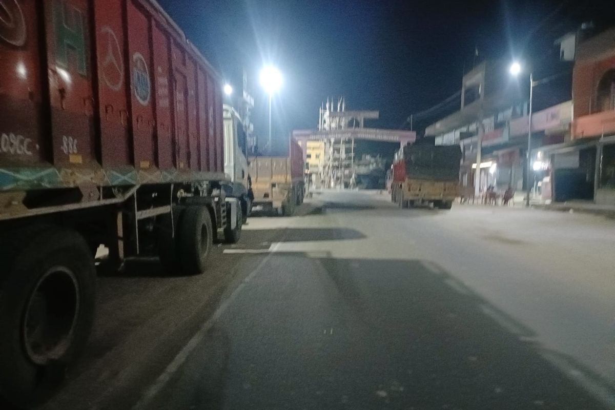 NH पर सख्ती के बाद मंझौल-बखरी मार्ग पर बढ़ा भारी वाहनों का दबाव, साहेबपुरकमाल हादसे के बाद बदला ट्रकों का रूट