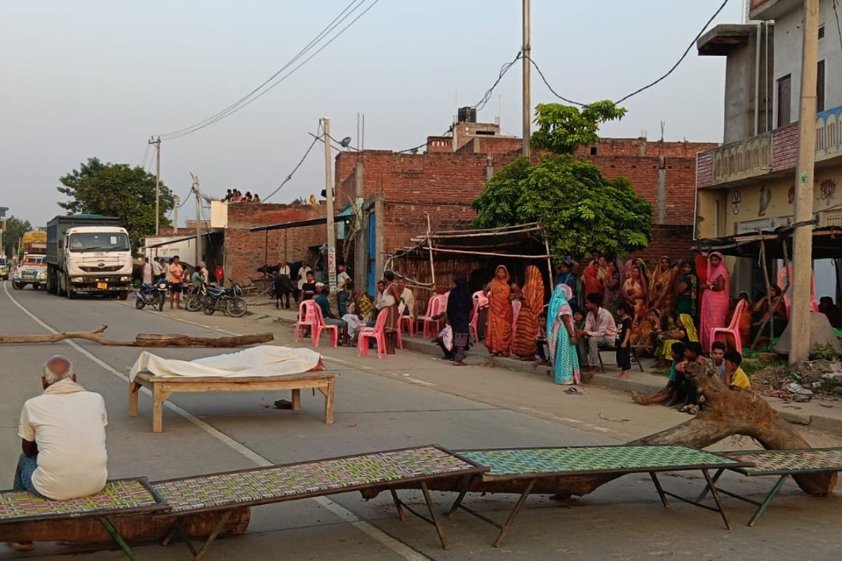 कैूमर में बेलगाम वाहनों का कहर: एक माह में अलग-अलग हादसों में छह की मौत, ग्रामीणों में आक्रोश