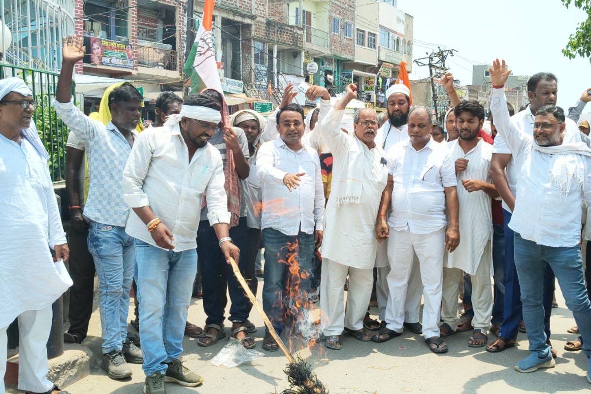 नीट पेपर लीक, महंगाई व भ्रष्टाचार के खिलाफ कांग्रेस ने PM का पुतला दहन किया