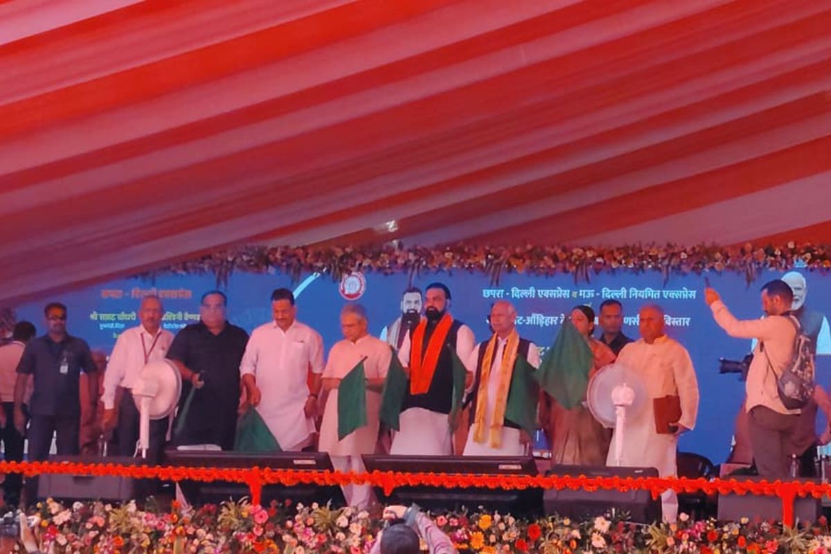 छपरा से दिल्ली के लिए सीधी ट्रेन शुरू, रेल मंत्री बोले-बिहार में रेलवे को हर साल 10 हजार करोड़ दे रहे हैं