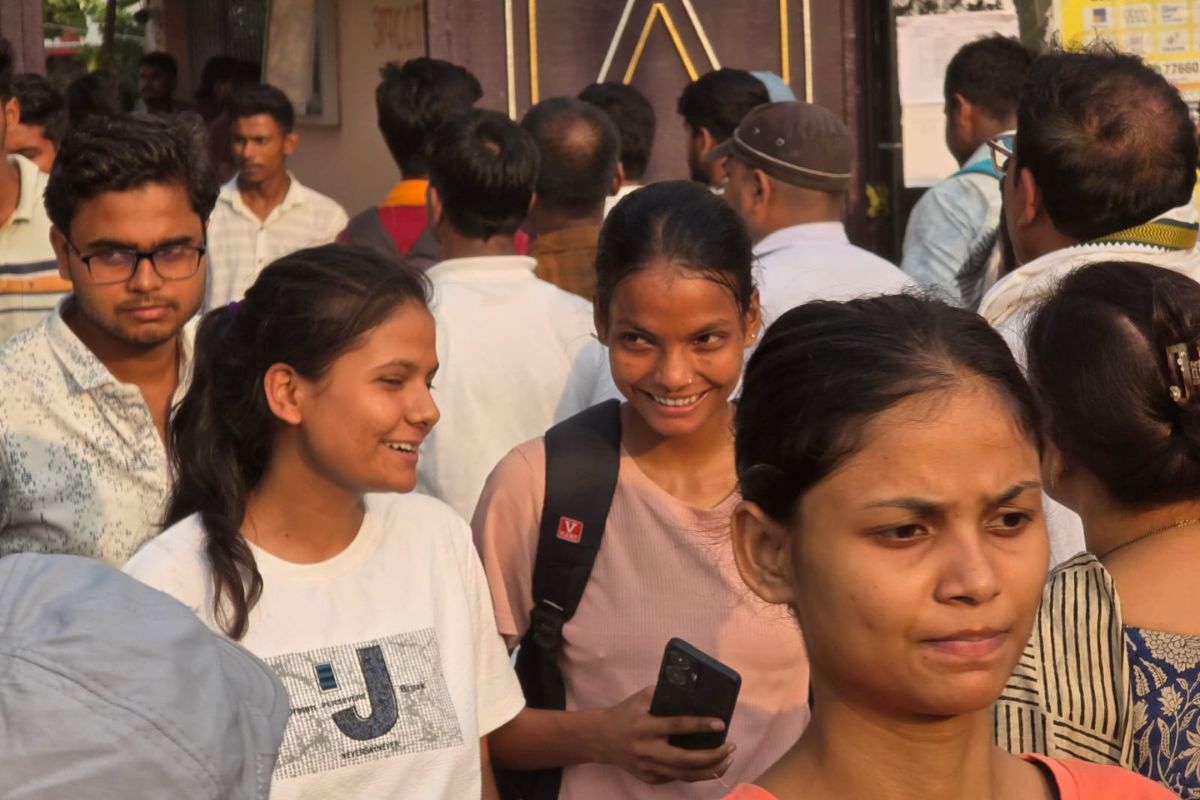हाजीपुर में कड़ी सुरक्षा के बीच 11 केंद्रों पर शांतिपूर्ण संपन्न हुई Re-NEET परीक्षा, जानिए छात्रों का अनुभव