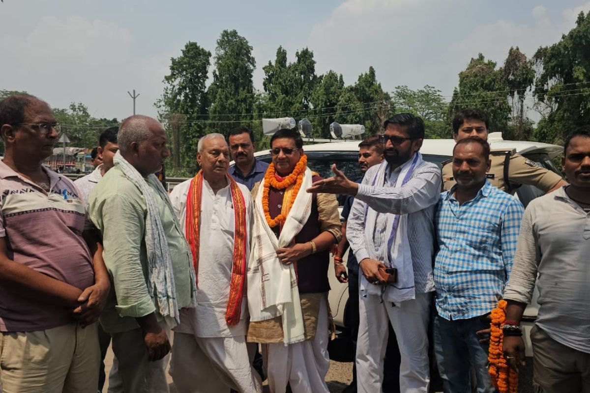 बेगूसराय में ट्रक ऑनर्स एसोसिएशन की बैठक, मंत्री ई. कुमार शैलेंद्र का भव्य स्वागत, खनन विभाग की ट्रांजिट पास व्यवस्था पर ट्रक मालिकों ने जताई आपत्ति