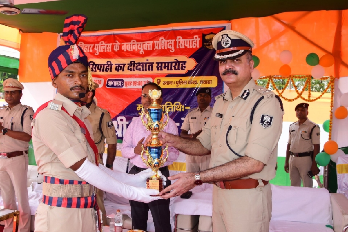 नवादा पुलिस केंद्र में प्रशिक्षु सिपाहियों की दीक्षांत परेड संपन्न: IG विकास वैभव ने ली सलामी