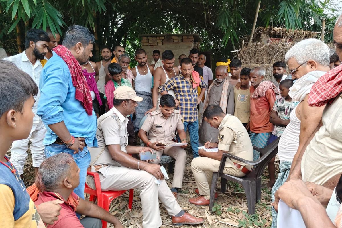 सर्प दंश के बाद ओझा के चक्कर में पड़ी रही महिला, अस्पताल पहुंचने से पहले तोड़ा दम, मौत के बाद भी तांत्रिक को बुलाया