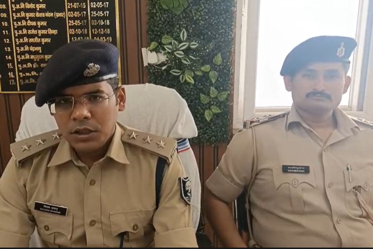 बैंक में नौकरी दिलाने, NEET पास कराने का देते थे झांसा, ब्लैंक चेक-एडमिट कार्ड के साथ 5 शातिर पटना में पकड़ाए