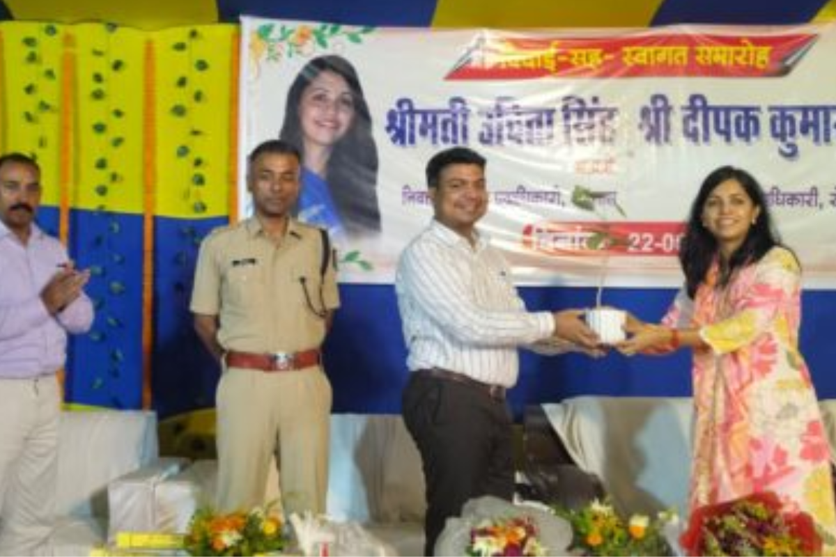 रोहतास में निवर्तमान DM उदिता सिंह विदाई समारोह में हुईं भावुक; नए जिलाधिकारी का स्वागत